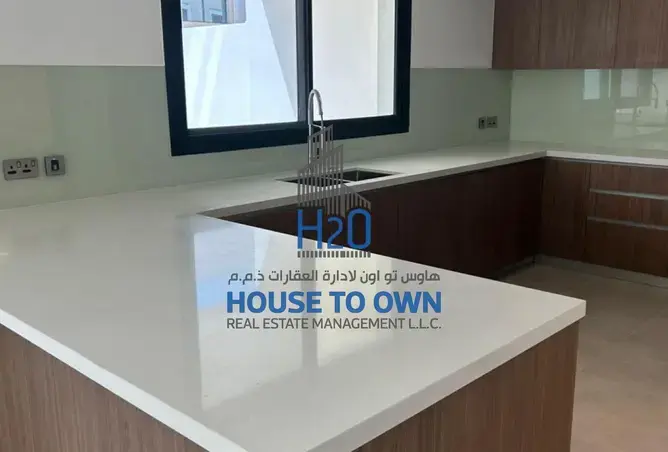 Move In Ready | 4BR 4E TH | Prime Location