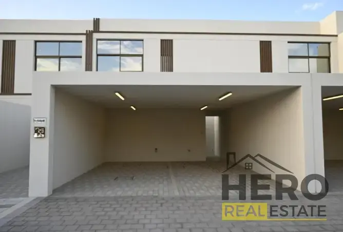 Vacant | Elegant Townhouse | Beautiful Backyard !