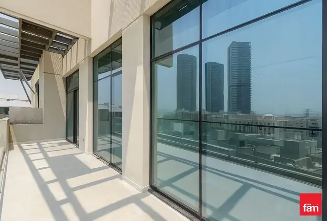 1 Bed + Large Study Penthouse With Stunning View