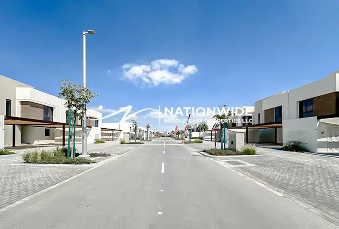Single Row End Unit|Stylish Layout|Prime Area