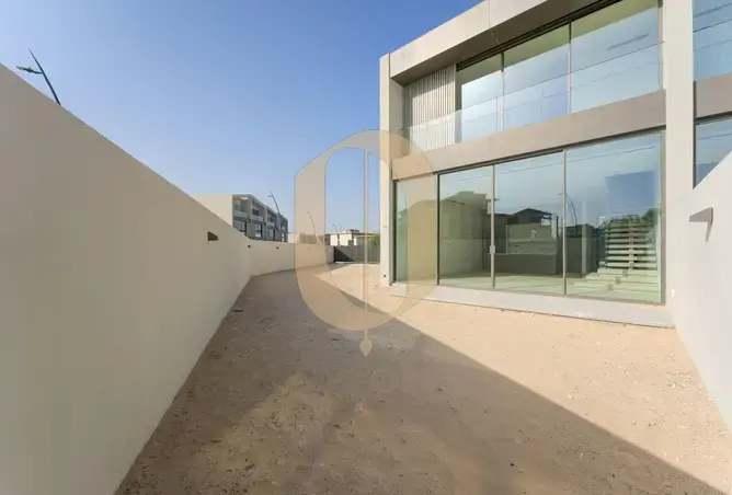 3-Bed Corner Townhouse | Spacious & Brand New
