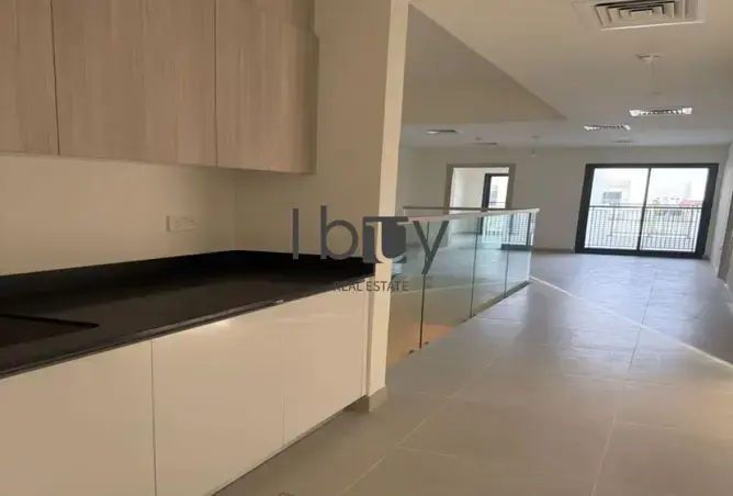Single Row | Community&Amenities View | Big Layout