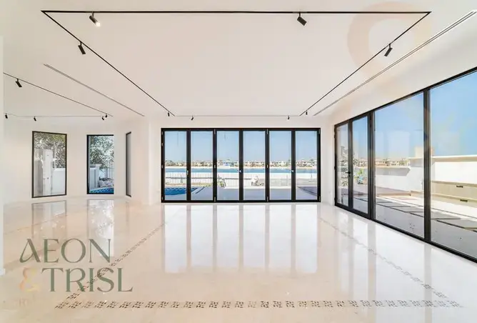 Renovated 5 Bed | Available | Direct Beach Access
